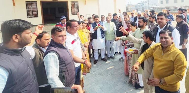 कांग्रेस परिवार के तीन लोगों की पार्टी  -चंद्रवीर सिंह चौहान