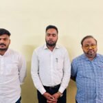 सहायक प्रोग्रामर‌ वरिष्ठ लिपिक एवं दलाल रिश्वत लेते गिरफ्तार 