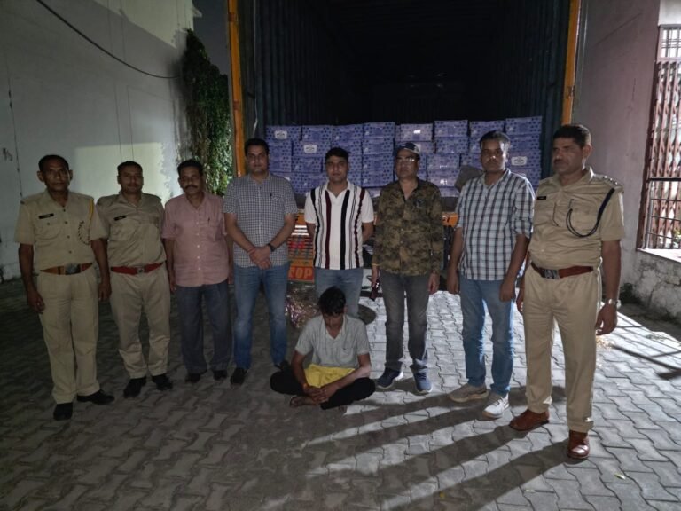 ट्रक से 30 लाख की अवैध शराब पकड़ी